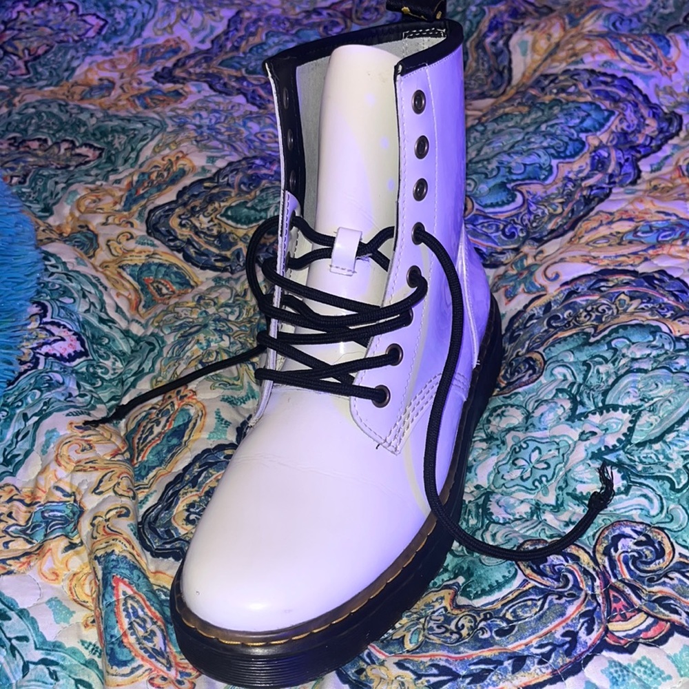 DR. MARTENS Zavala 8Eyelet Combat Boot White Size 9 US